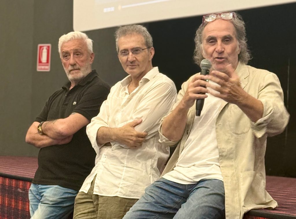 Al Cineteatro La Perla il docufilm “Maradona, San Gennaro e lo sciopero dei miracoli”