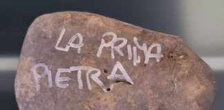 Calcio Napoli, ADL mostra prima pietra per centro sportivo