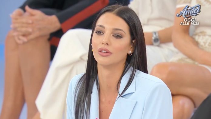 Uomini e Donne, registrazione 2 dicembre: Cristiana elimina Simone Uomini e Donne, registrazione 2 dicembre: Cristiana elimina Simone