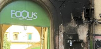 Quartieri Spagnoli, incendio davanti alla Fondazione Foqus