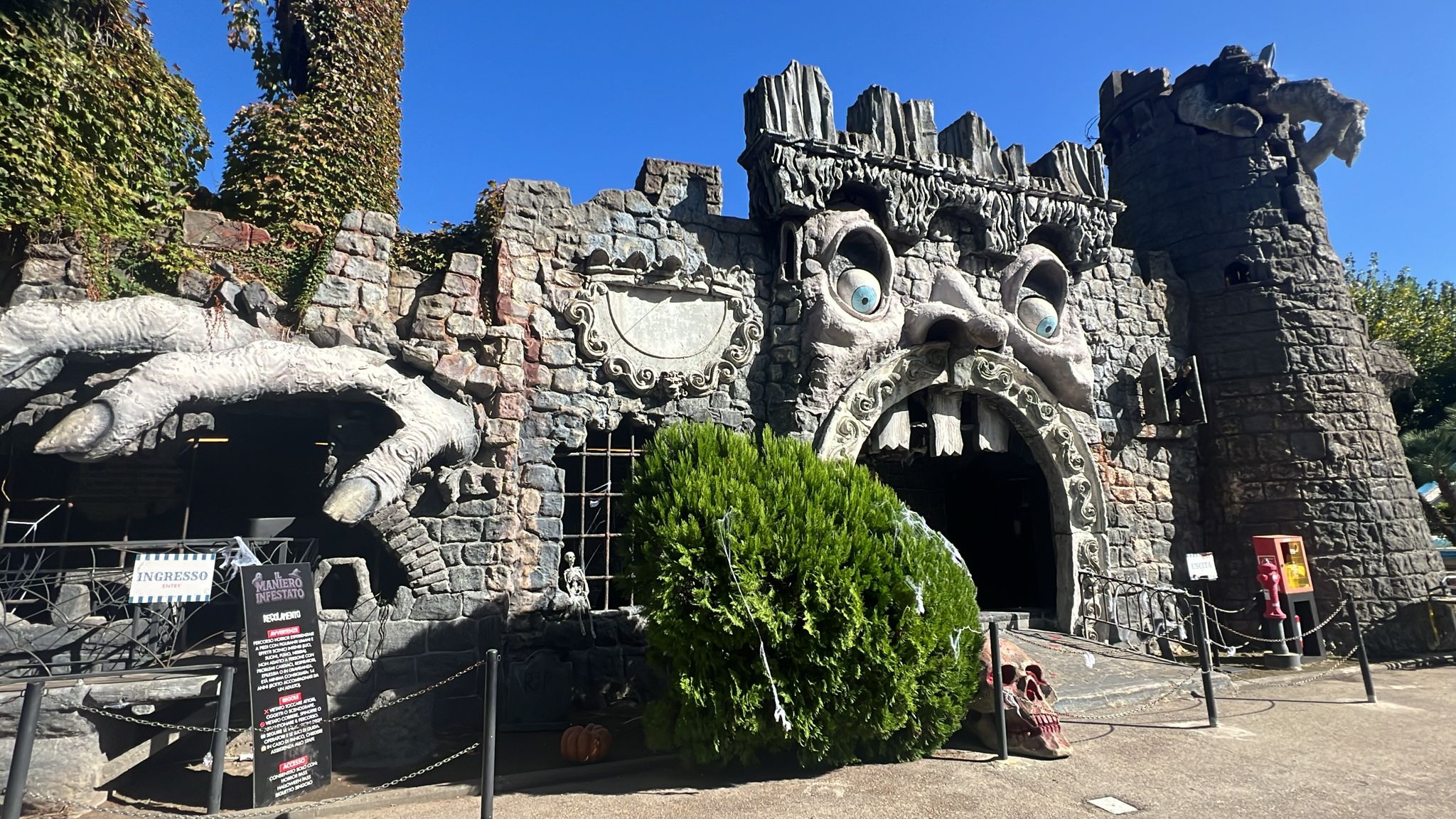 Edenlandia, riaprono le giostre storiche Dumbo e Maniero. Presto il ritorno dei Tronchi e Vecchia America All'Edenlandia riaprono le giostre storiche Dumbo e Maniero. Presto il ritorno dei Tronchi e Vecchia America