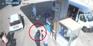 Rapine a distributori con maschera Scream nel Napoletano