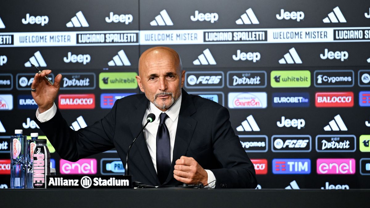Spalletti: “A Napoli qualcosa di unico. La tuta della Juve? Azzurro inciso sulla pelle” Spalletti: “A Napoli qualcosa di unico. La tuta della Juve? Azzurro inciso sulla pelle”