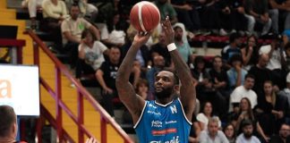 Napoli Basket lotta ma cede a Trieste: 79-84 al PalaBarbuto