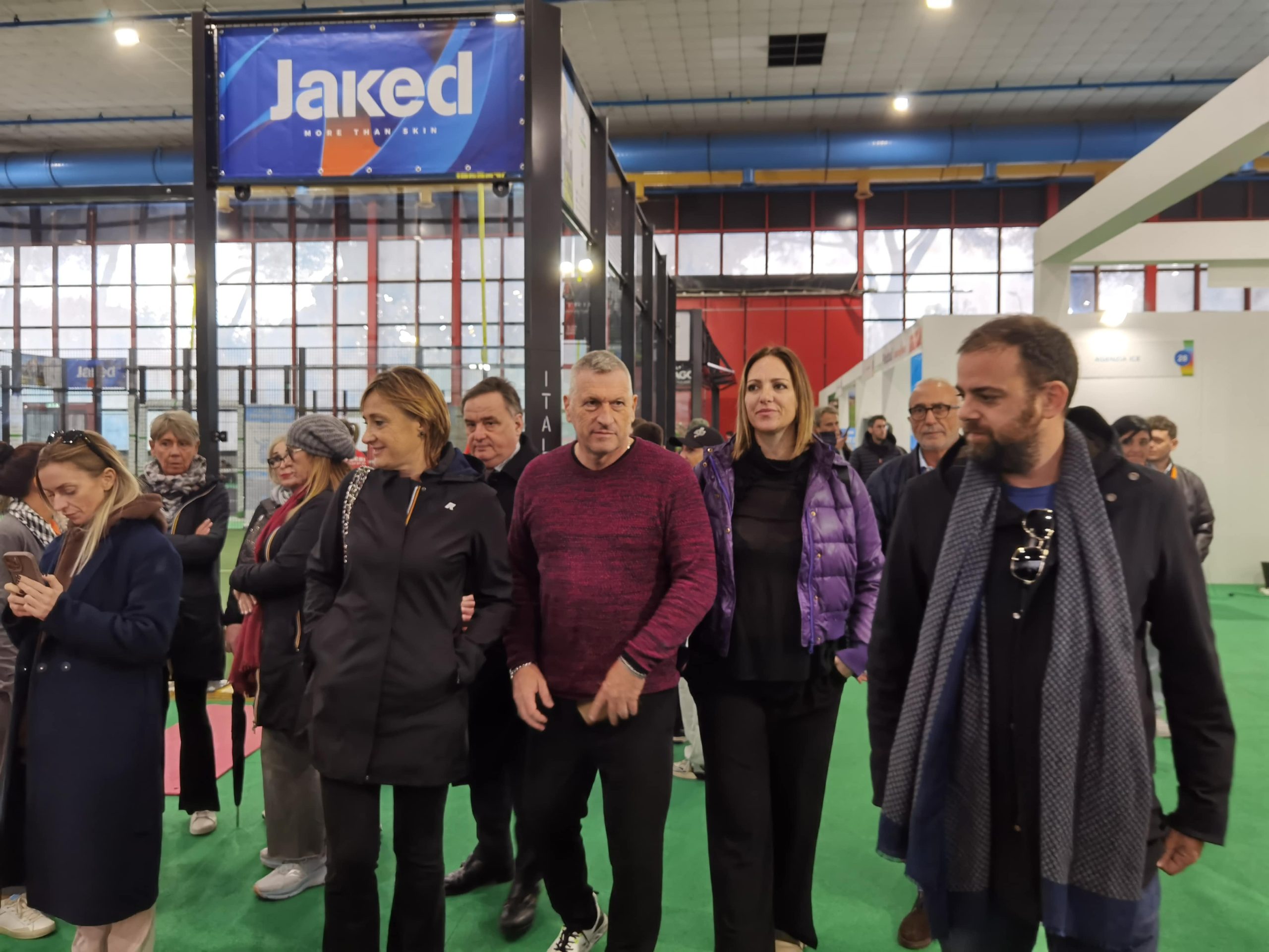 Padelness 2025 chiude con 16.000 presenze. A premiare i vincitori, la leggenda del calcio Ruud Krol Padelness 2025 chiude con 16.000 presenze. A premiare i vincitori, la leggenda del calcio Ruud Krol