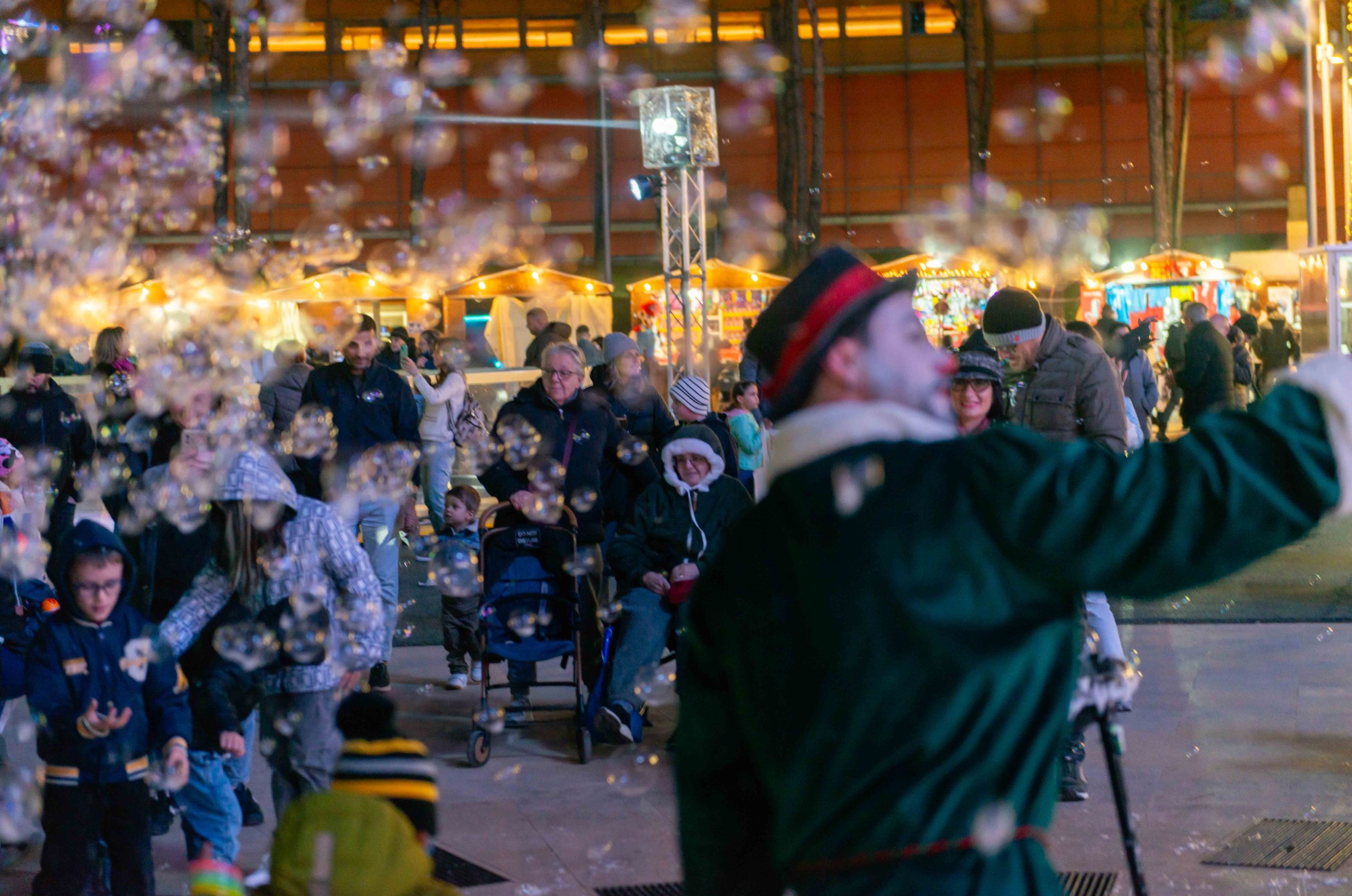 Natale al Vulcano Buono: pista sul ghiaccio, la fabbrica segreta dei giocattoli e tanti spettacoli gratuiti Natale al Vulcano Buono: pista sul ghiaccio, la fabbrica segreta dei giocattoli e tanti spettacoli gratuiti