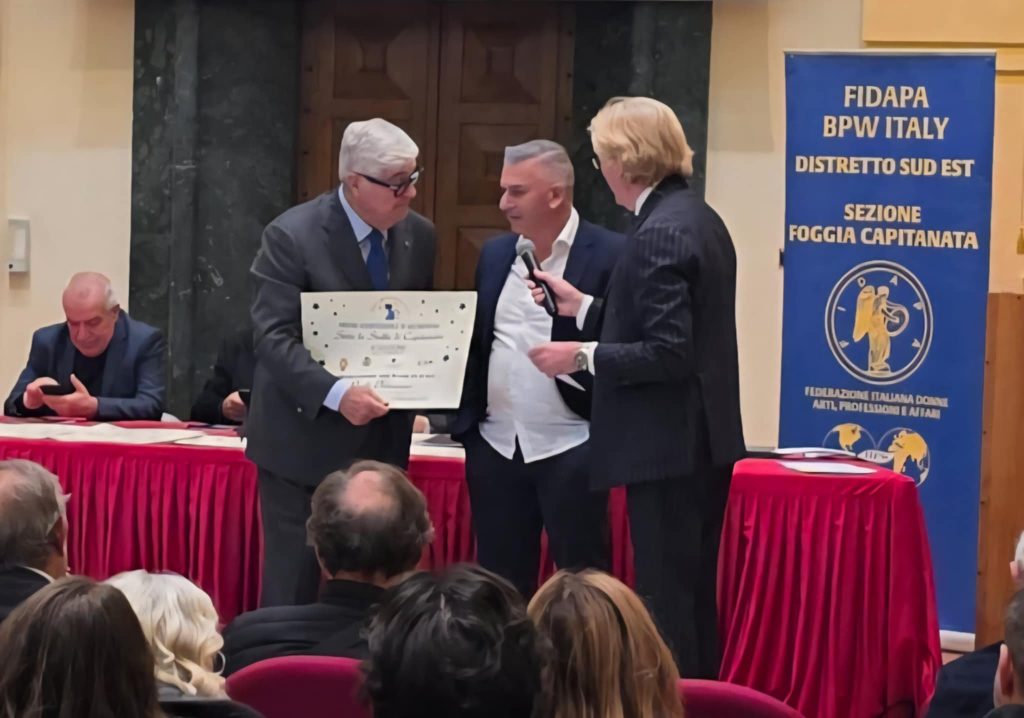 Paolo Parravano vince il premio “Sotto le Stelle di Capitanata” Paolo Parravano vince il premio “Sotto le Stelle di Capitanata”