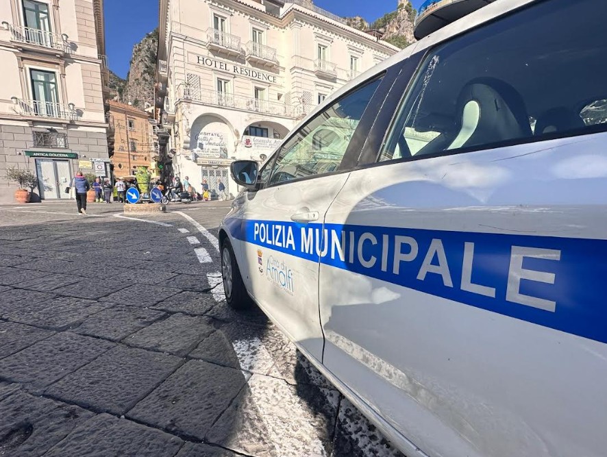 amalfi transito lungo il centro storico nuovi contrassegni dal 1176 gennaio 2026 da 2anews.it amalfi transito lungo il centro storico nuovi contrassegni dal 1176 gennaio 2026
