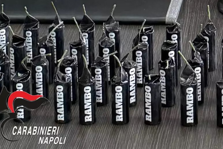 soccavo sequestrati i primi botti illegali 48 rambo nascosti nel bauletto di uno scooter da 2anews.it soccavo sequestrati i primi botti illegali 48 rambo nascosti nel bauletto di uno scooter