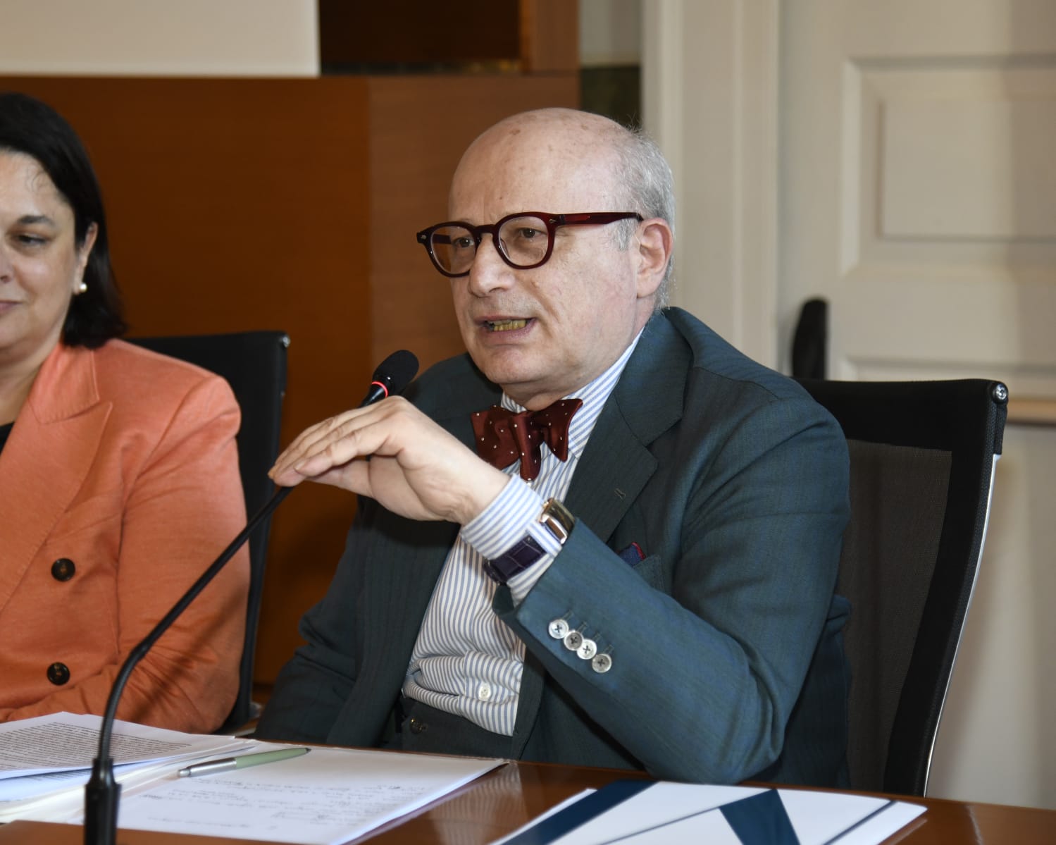 le mani di napoli premio saxifraga 2025160al professor paolo ascierto