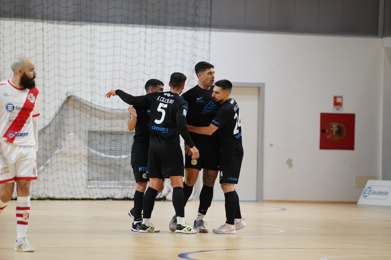 futsal un super napoli espugna mantova rimonta e vittoria azzurra da 4 2 a 4 5
