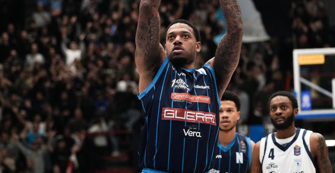 la guerri napoli torna alla vittoria sassari battuta 86 75 da 2anews.it la guerri napoli torna alla vittoria sassari battuta 86 75