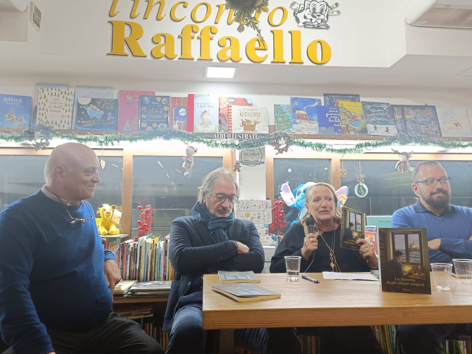 forio tra mare e magia alla raffaello la presentazione de 8216la libreria degli attimi sospesi8217 di francesco monaco da 2anews.it forio tra mare e magia alla raffaello la presentazione de 8216la libreria degli attimi sospesi8217 di francesco monaco