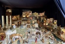 La riproduzione del Tempio di Serapide nel presepe napoletano La riproduzione del Tempio di Serapide nel presepe napoletano