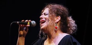 Secondo week end di eventi per la rassegna "Natale Senza Confini 2025" con omaggio a Roberto De Simone e l'opera teatrale con Andrea Renzi