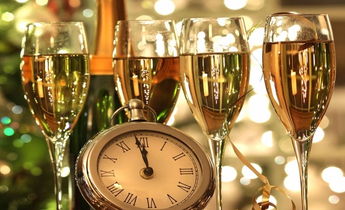 Capodanno, in Campania spesa media di 131 euro per il cenone: cresce il budget e vince la tradizione Capodanno, in Campania spesa media di 131 euro per il cenone: cresce il budget e vince la tradizione