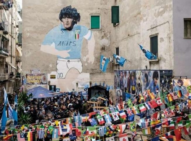largo maradona di nuovo chiuso lo scontro tra commercianti e comune si riaccende