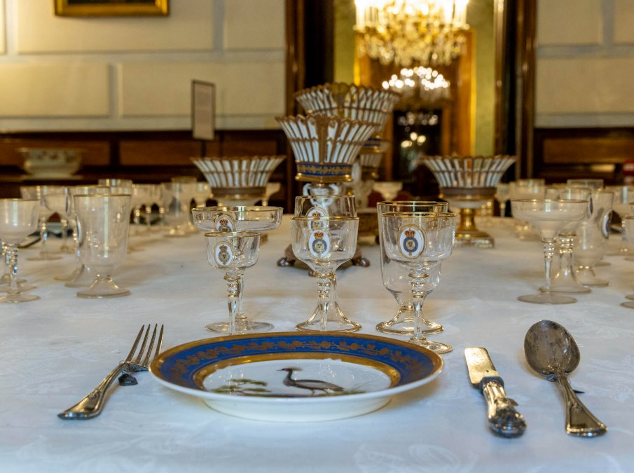 Palazzo Reale e Villa Pignatelli, visite tattili e racconti sulla Tavola dei Re Palazzo Reale e Villa Pignatelli, visite tattili e racconti sulla Tavola dei Re