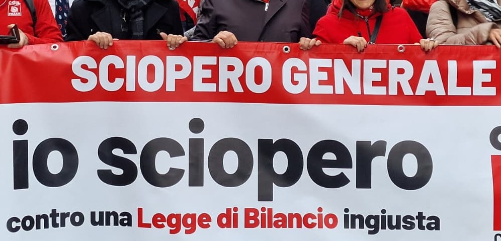 Sciopero generale, diecimila persone in corteo a Napoli Sciopero generale, diecimila persone in corteo a Napoli