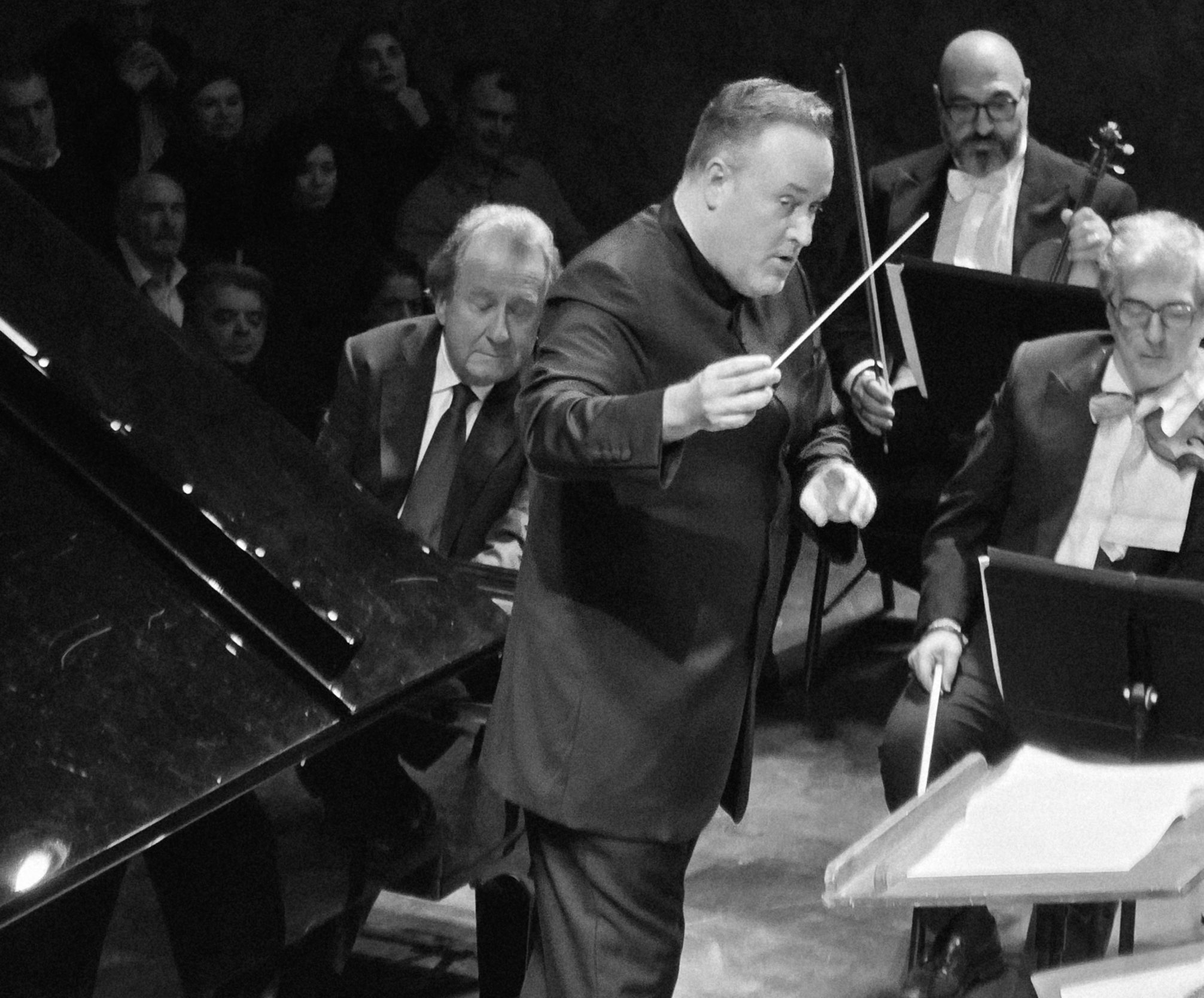 Buchbinder entusiasma il Teatro San Carlo con il "suo" impeccabile Beethoven