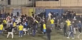 Rissa durante la finale della Naples League a Casalnuovo: partita sospesa tra Napoli Creators e Borussia Dortmund, un calciatore ferito.