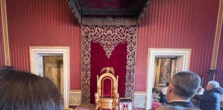 Palazzo Reale di Napoli, il trono splendente torna dopo il restauro