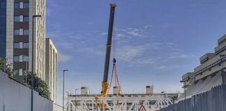 Napoli, installato il ponte pedonale tra Tribunale e Procura