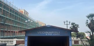 Riapre l'infopoint turistico “Vedi Napoli e poi Torni” in Piazza Plebiscito