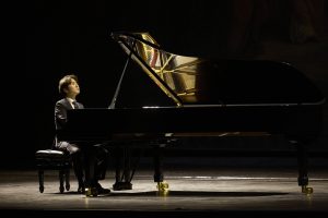 Seong-Jin Cho ospite al Teatro San Carlo con i Valzer di Chopin da antologia