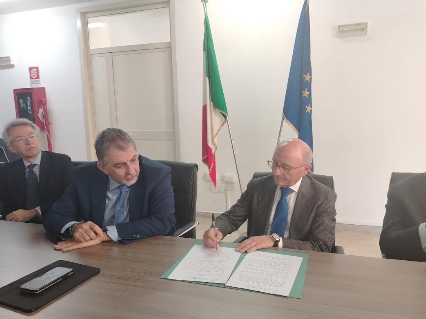 terra dei fuochi la provincia di caserta firma l8217accordo per la rimozione dei rifiuti lungo le strade provinciali da 2anews.it terra dei fuochi la provincia di caserta firma l8217accordo per la rimozione dei rifiuti lungo le strade provinciali
