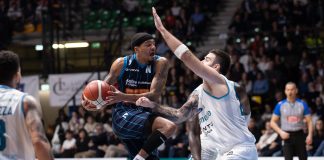 Basket, Napoli Guerri cade a Cantù: altra sconfitta
