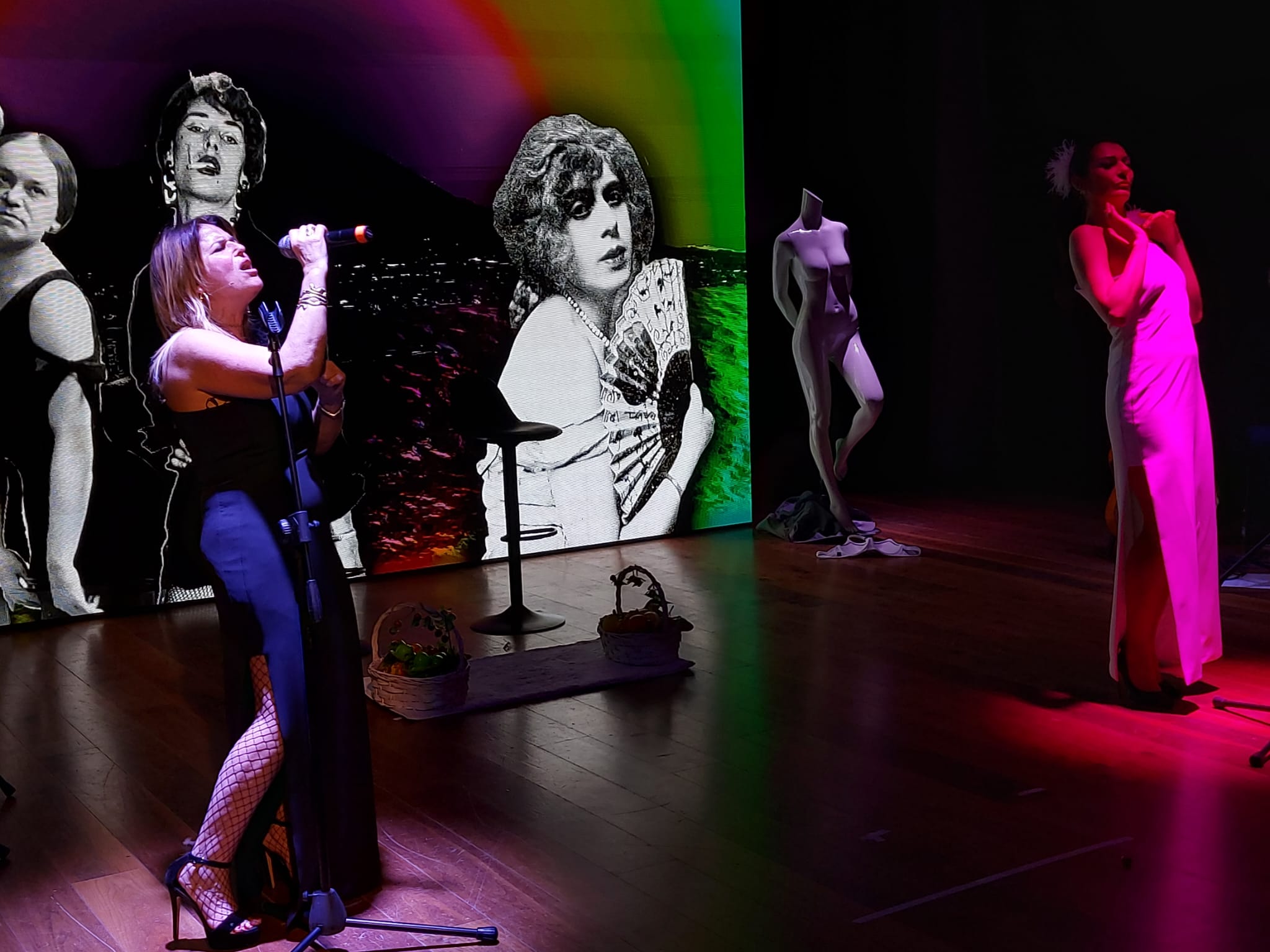 Monica Sarnelli in scena a Boscoreale in "Sirene, Sciantose, Malafemmene" in "Sirene, Sciantose, Malafemmene"