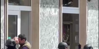 Napoli, Arenella: rapina alla Credit Agricole. Criminali bloccati in banca. Ostaggi liberati. Video in diretta