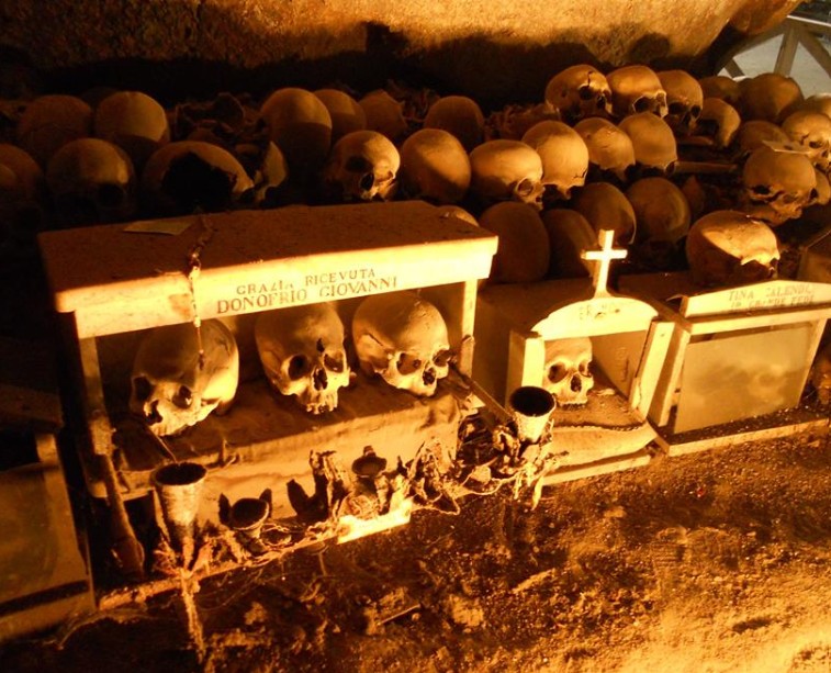 Cimitero delle Fontanelle: Napoli riabbraccia l'antico ossario con una grande festa di comunità