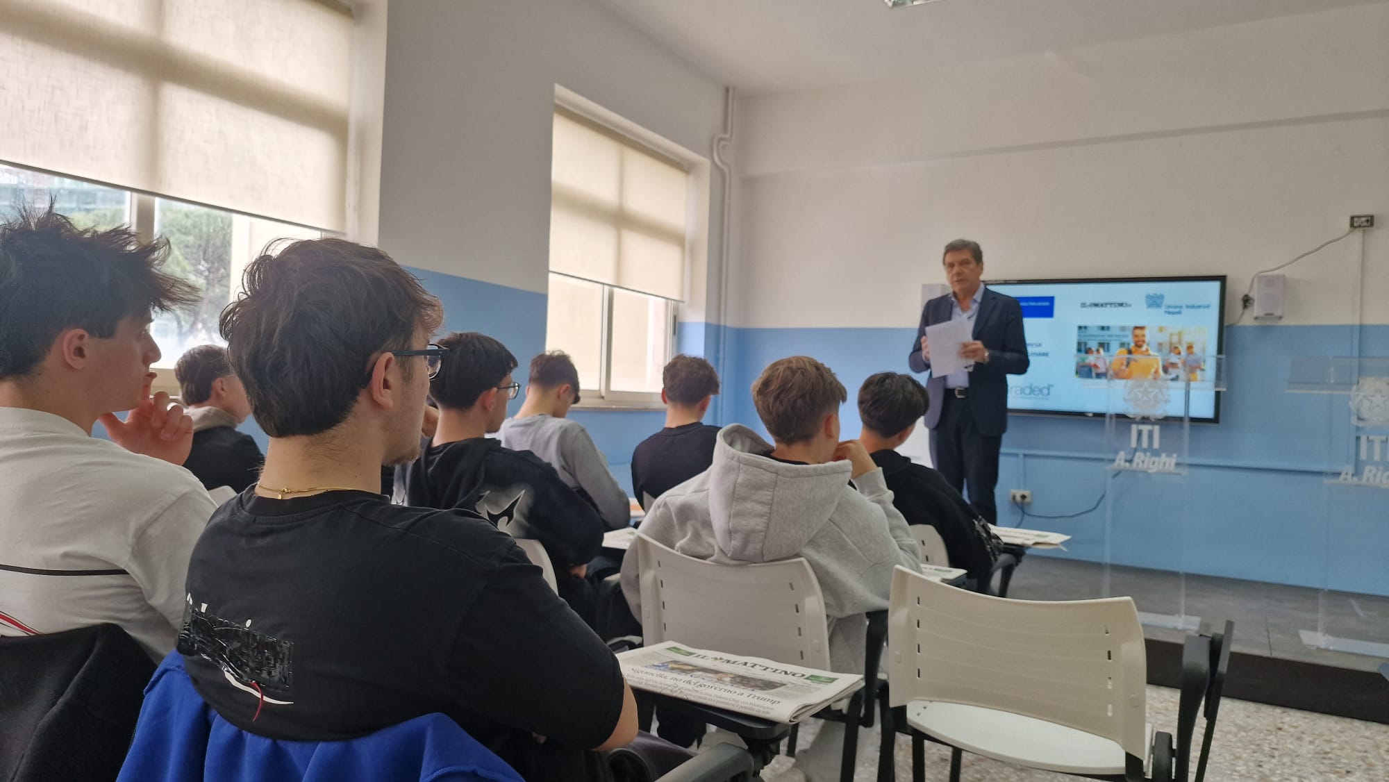 Graded, un ponte tra scuola e impresa: visita all'Istituto Righi 