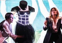 Monica Sarnelli al Teatro Italia di Acerra con il tour "Sirene, sciantose, malafemmene ed altre storie di donne veraci"