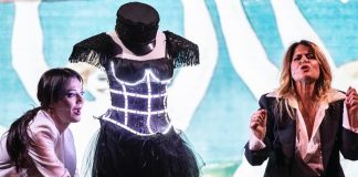 Monica Sarnelli al Teatro Italia di Acerra con il tour "Sirene, sciantose, malafemmene ed altre storie di donne veraci"