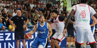Napoli Basketball batte Reggio Emilia 97-88 e vola in finale al Memorial Pajetta